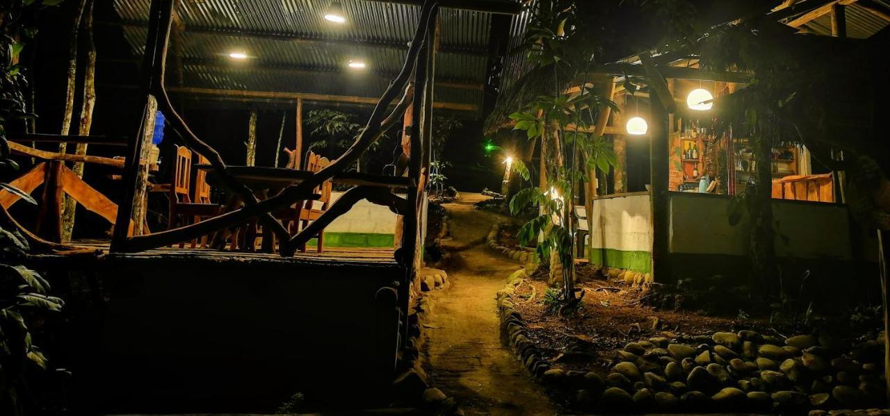 Hotel Jungle Roots Tena Esterno foto